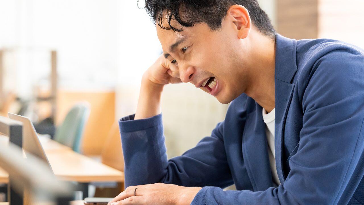 システム障害に怯えるエンジニア