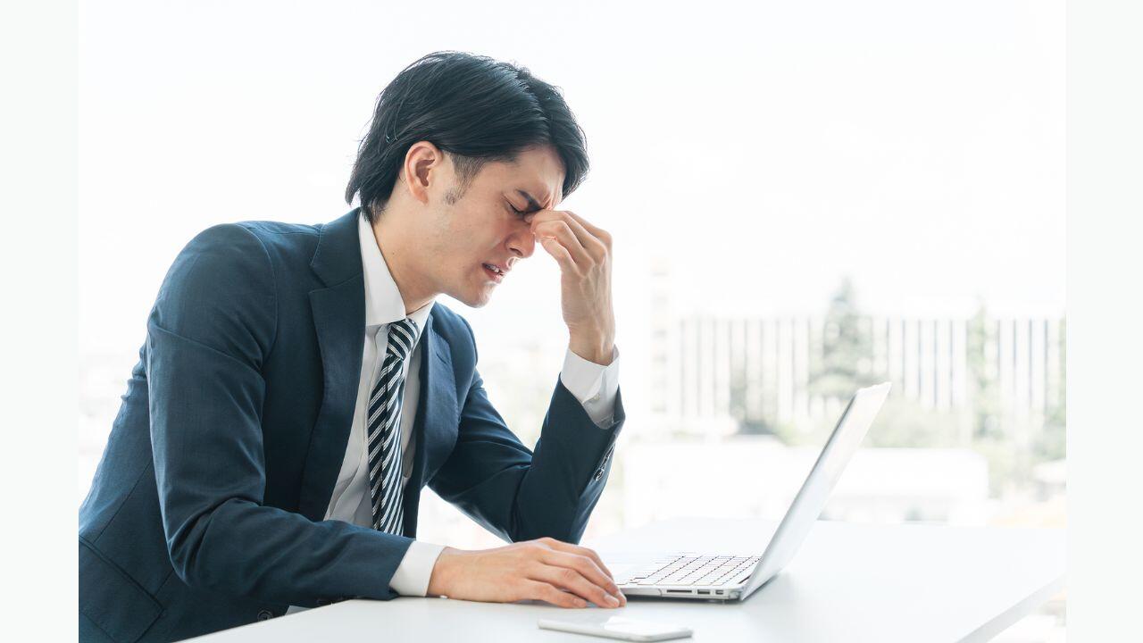 複雑なネットワークで監視が困難であると悩んでいる人のイメージ